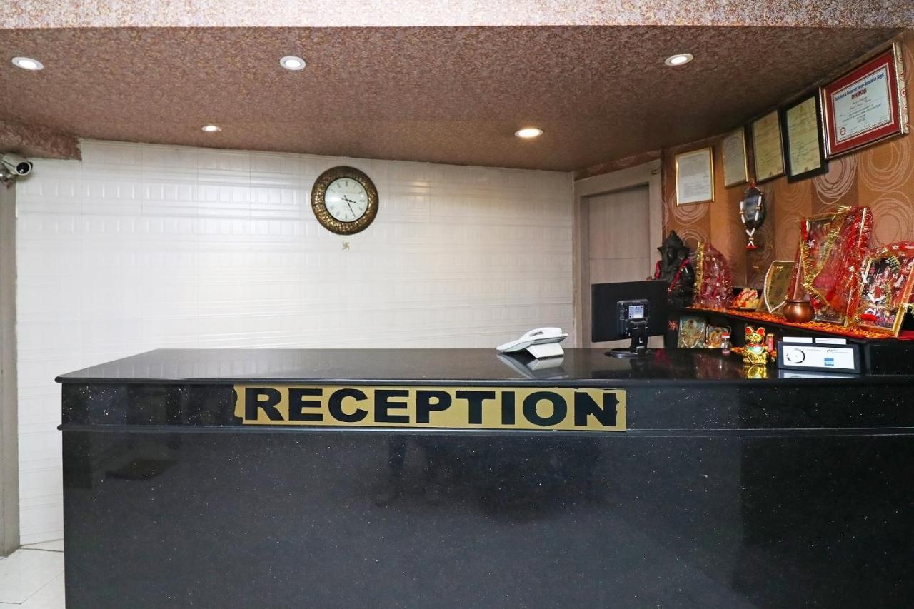 Hotel Oyo Metro Tower Near Ambience Mall New Delhi